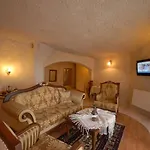 Arif Cave Hotel 2*