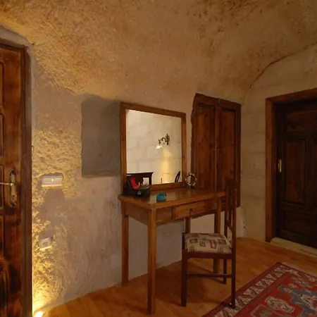 מלון Arif Cave 2*