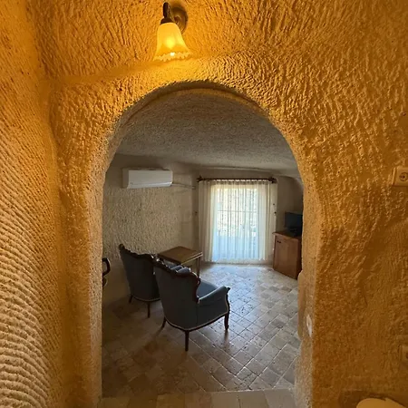 奥利弗洞穴酒店 2* 格雷梅